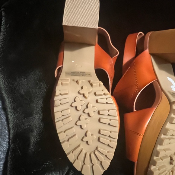 Women’s Chunky Lug Sole Sandals-Sz. 11 - Picture 3 of 4